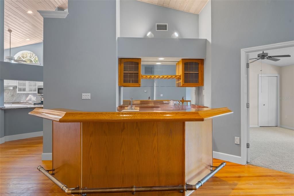 For Sale: $3,600,000 (5 beds, 4 baths, 6040 Square Feet)