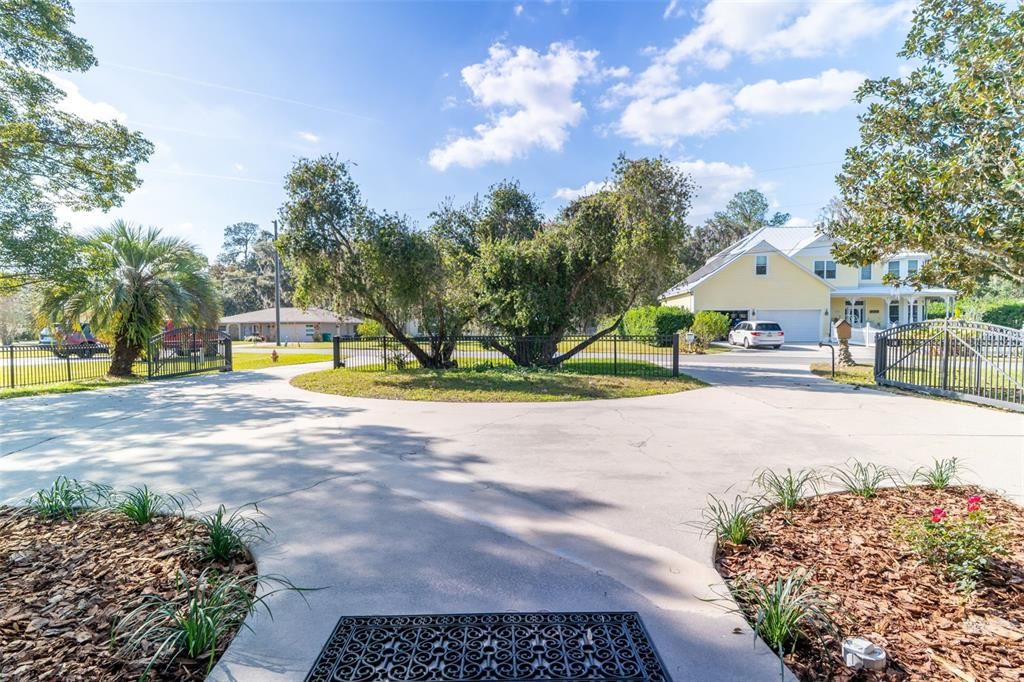 For Sale: $3,600,000 (5 beds, 4 baths, 6040 Square Feet)