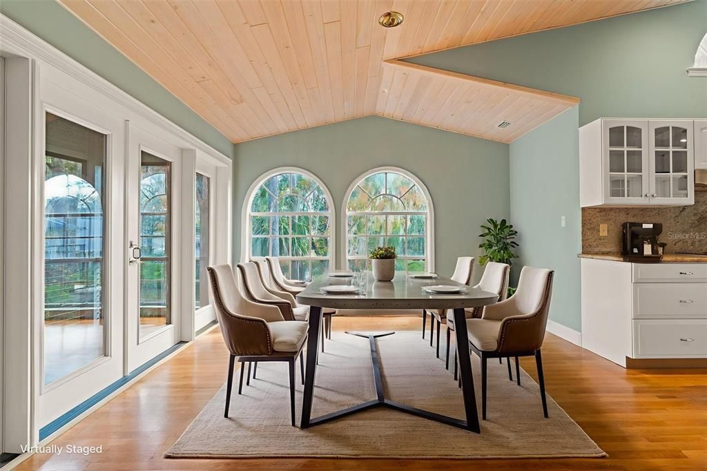 For Sale: $3,600,000 (5 beds, 4 baths, 6040 Square Feet)