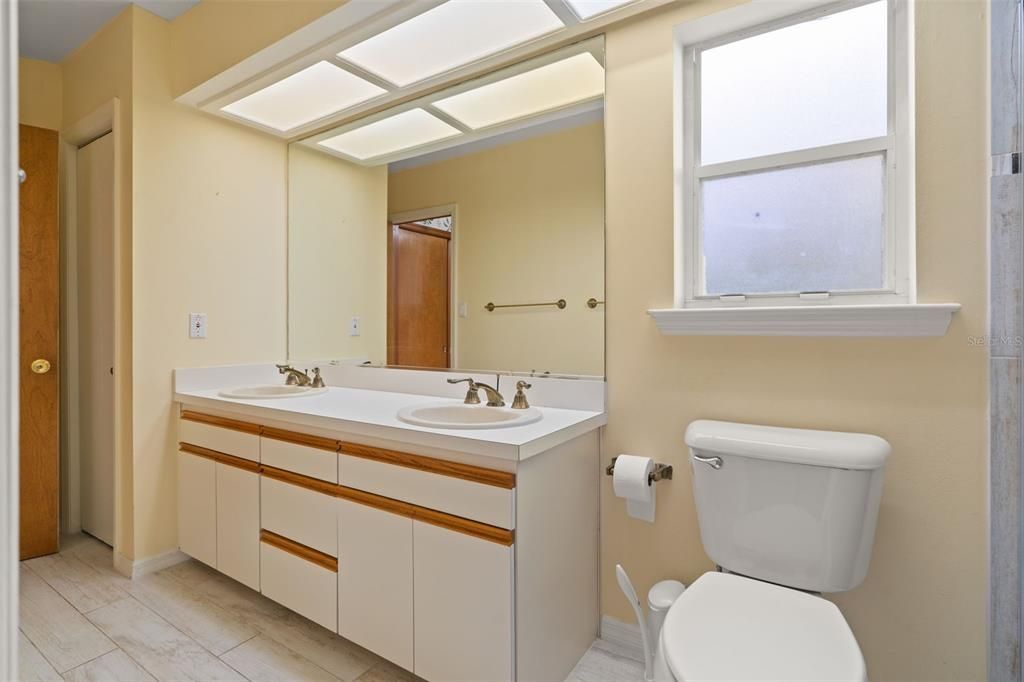 For Sale: $3,600,000 (5 beds, 4 baths, 6040 Square Feet)