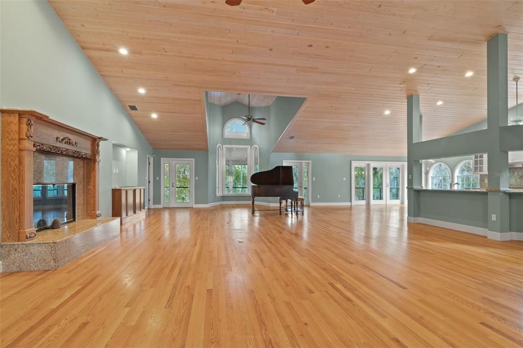 For Sale: $3,600,000 (5 beds, 4 baths, 6040 Square Feet)