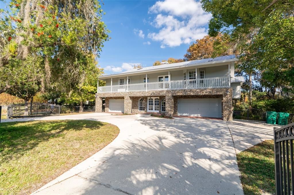 For Sale: $3,600,000 (5 beds, 4 baths, 6040 Square Feet)