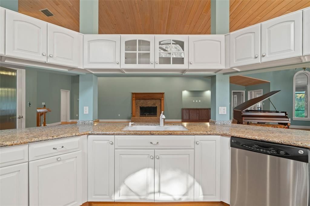 For Sale: $3,600,000 (5 beds, 4 baths, 6040 Square Feet)