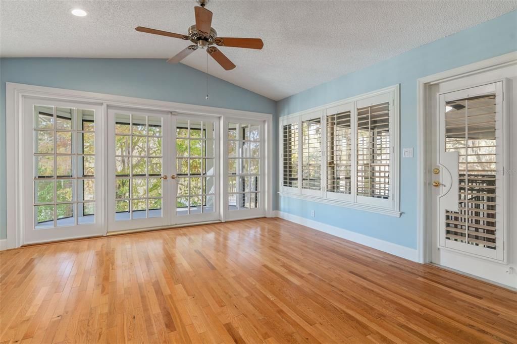 For Sale: $3,600,000 (5 beds, 4 baths, 6040 Square Feet)