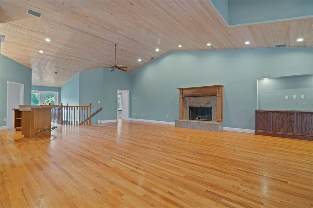 For Sale: $3,600,000 (5 beds, 4 baths, 6040 Square Feet)