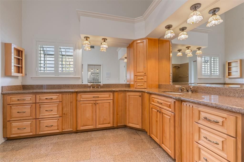 For Sale: $3,600,000 (5 beds, 4 baths, 6040 Square Feet)