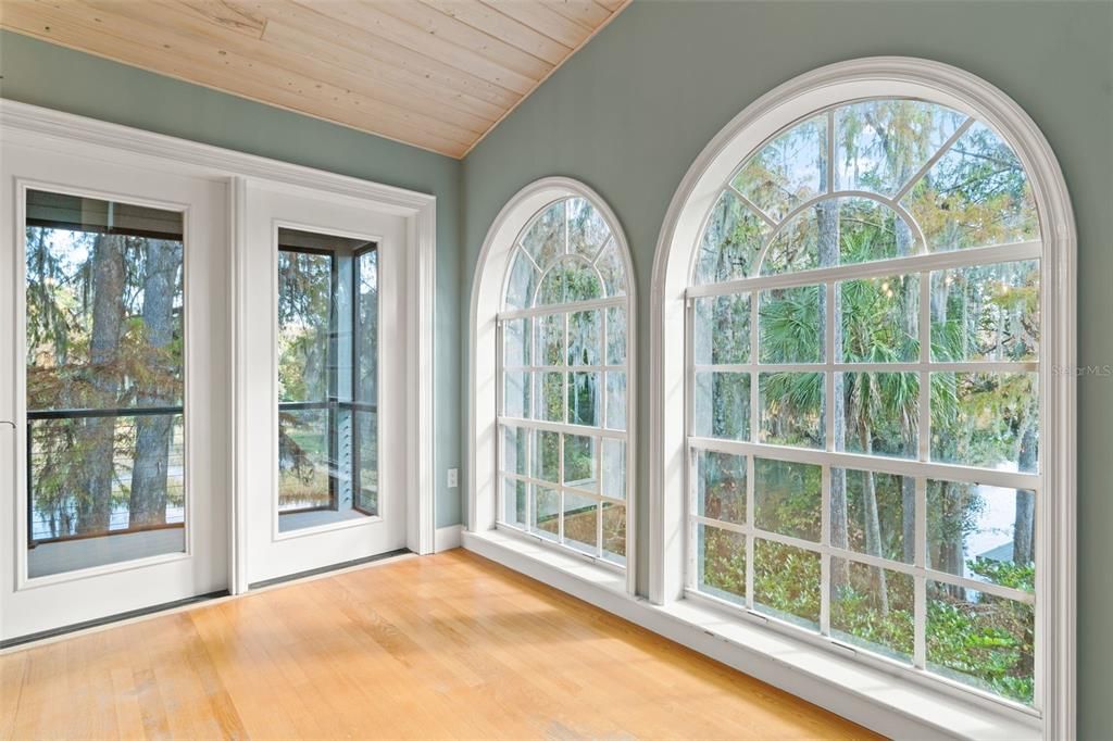 For Sale: $3,600,000 (5 beds, 4 baths, 6040 Square Feet)