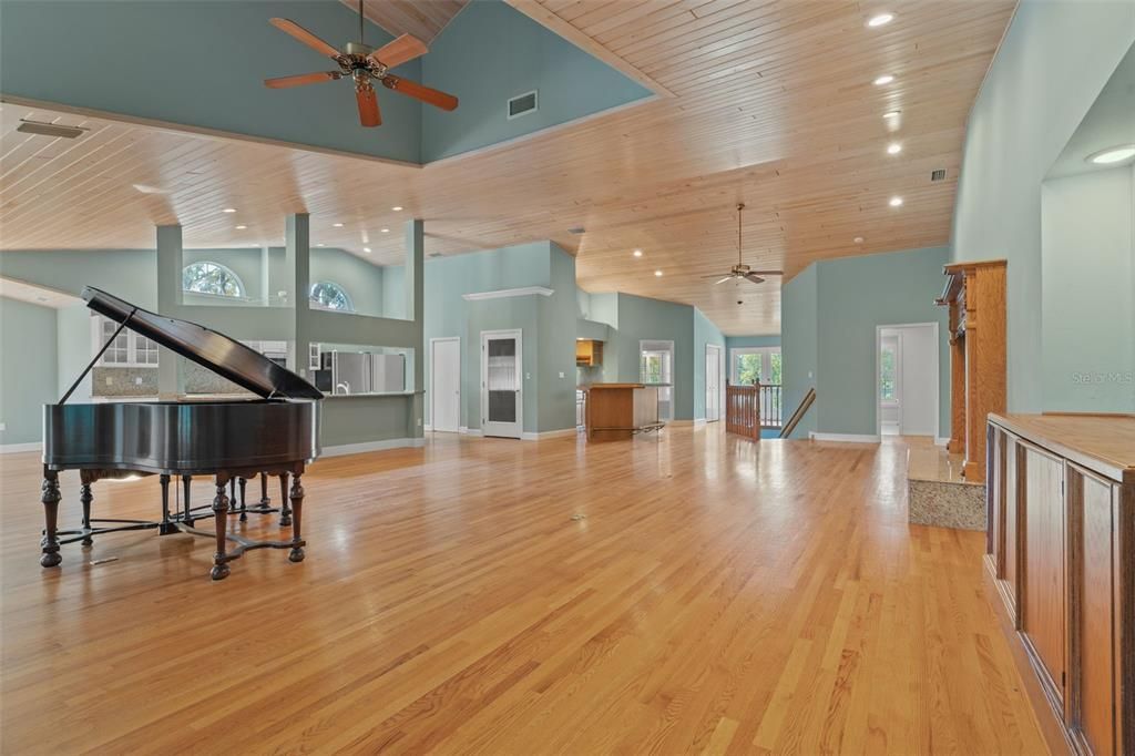 For Sale: $3,600,000 (5 beds, 4 baths, 6040 Square Feet)