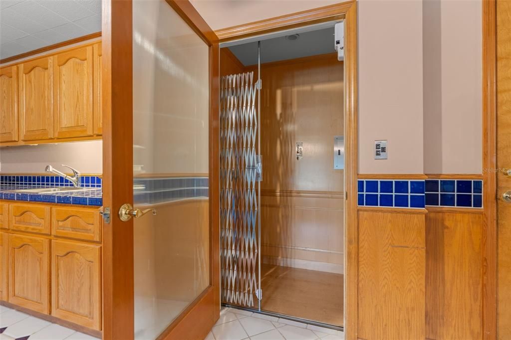 For Sale: $3,600,000 (5 beds, 4 baths, 6040 Square Feet)