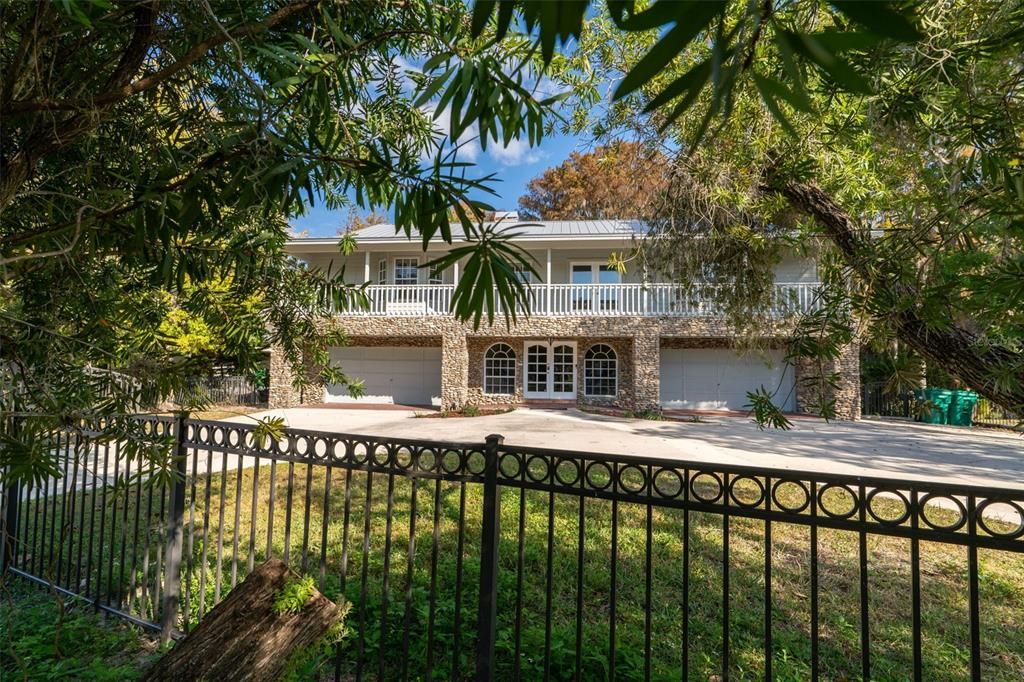 For Sale: $3,600,000 (5 beds, 4 baths, 6040 Square Feet)