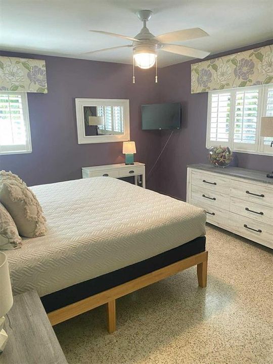 For Sale: $275,000 (2 beds, 2 baths, 1560 Square Feet)