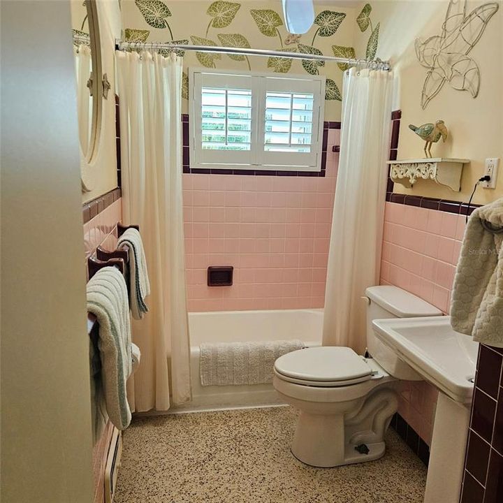 For Sale: $275,000 (2 beds, 2 baths, 1560 Square Feet)