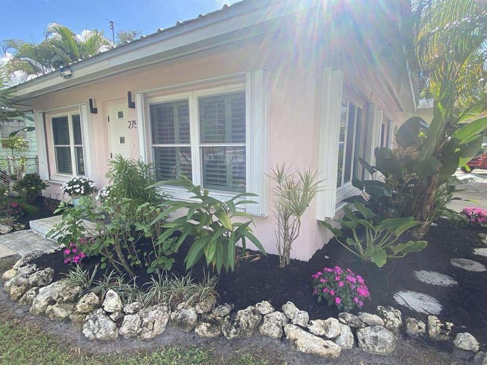 For Sale: $275,000 (2 beds, 2 baths, 1560 Square Feet)