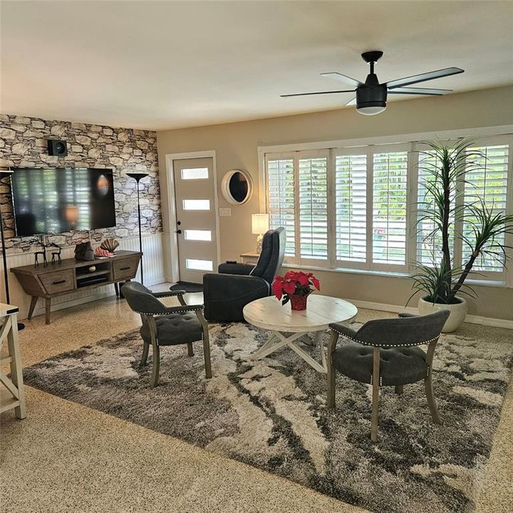 For Sale: $275,000 (2 beds, 2 baths, 1560 Square Feet)