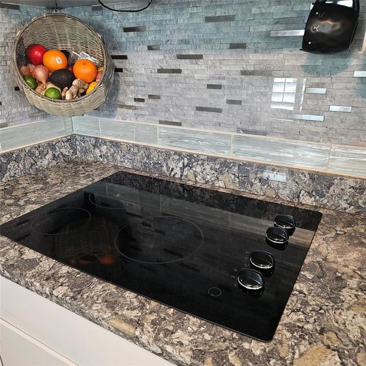 For Sale: $275,000 (2 beds, 2 baths, 1560 Square Feet)