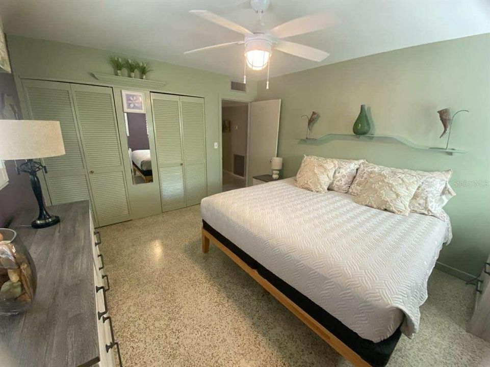 For Sale: $275,000 (2 beds, 2 baths, 1560 Square Feet)