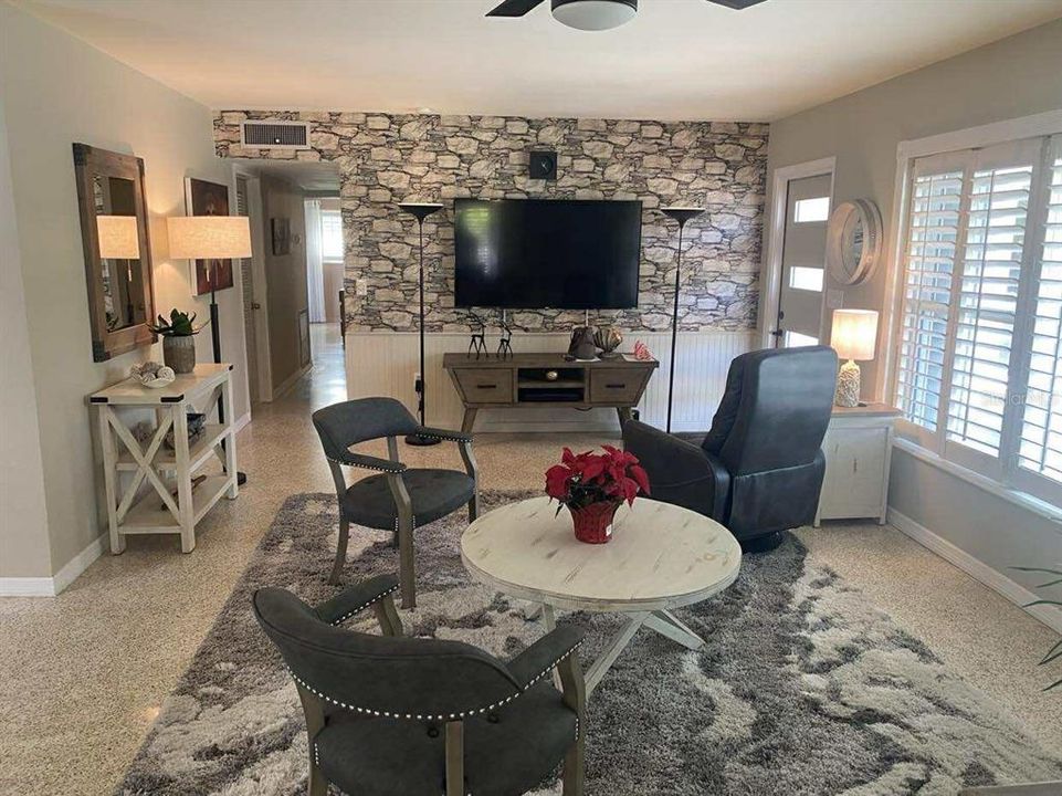 For Sale: $275,000 (2 beds, 2 baths, 1560 Square Feet)