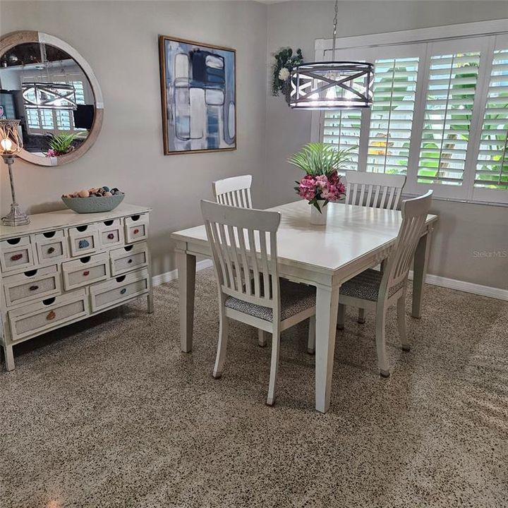 For Sale: $275,000 (2 beds, 2 baths, 1560 Square Feet)