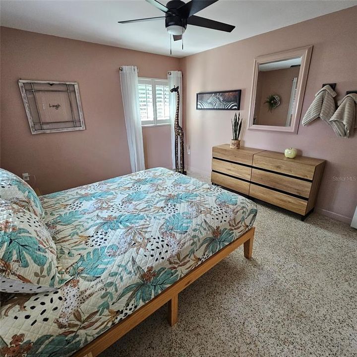 For Sale: $275,000 (2 beds, 2 baths, 1560 Square Feet)