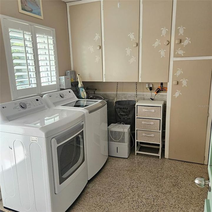 For Sale: $275,000 (2 beds, 2 baths, 1560 Square Feet)