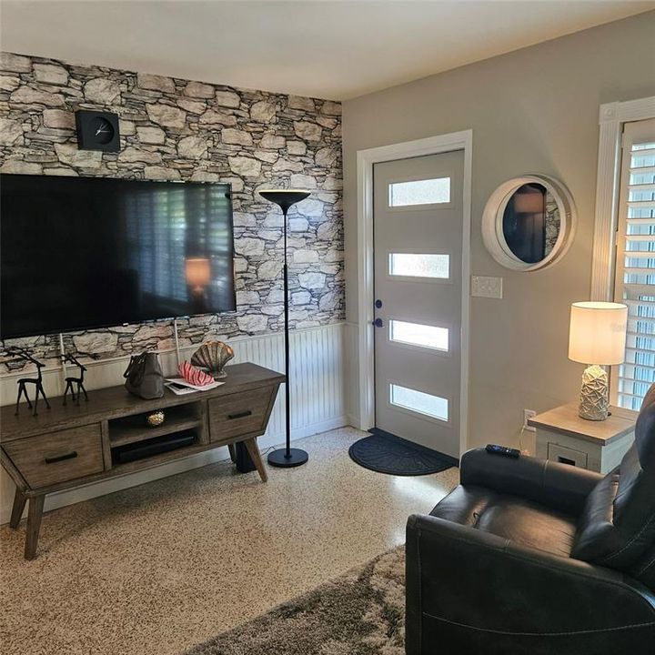 For Sale: $275,000 (2 beds, 2 baths, 1560 Square Feet)