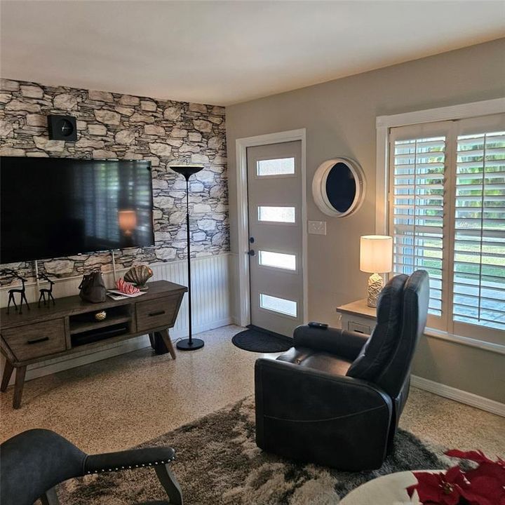 For Sale: $275,000 (2 beds, 2 baths, 1560 Square Feet)