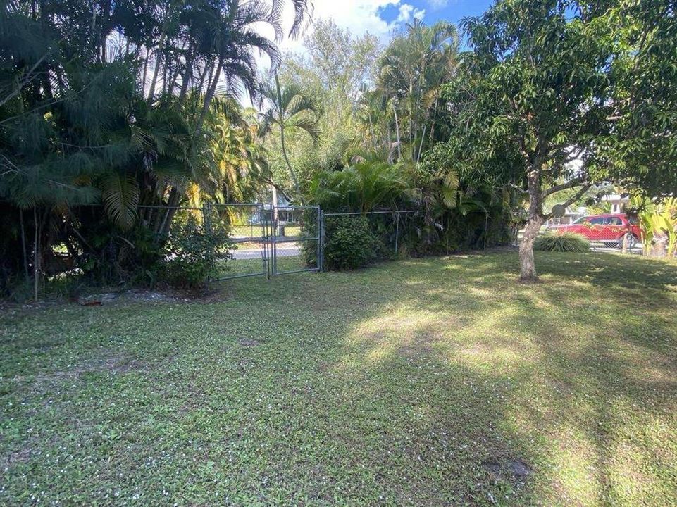 Activo con contrato: $230,000 (2 camas, 2 baños, 1560 Pies cuadrados)