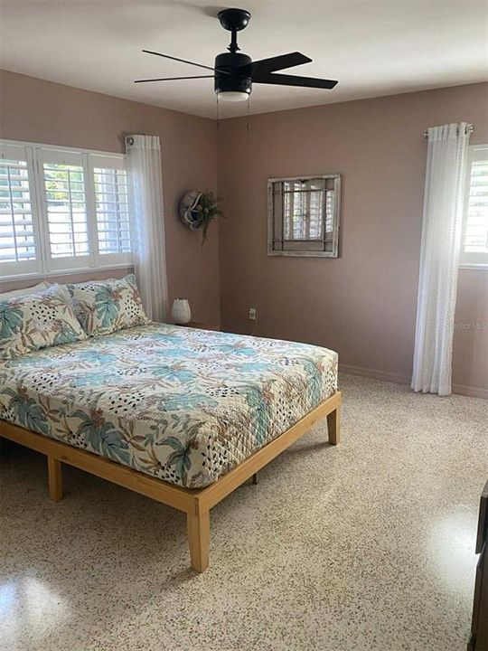 For Sale: $275,000 (2 beds, 2 baths, 1560 Square Feet)