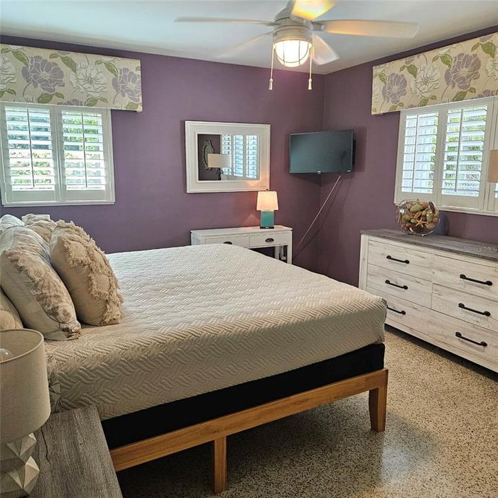 For Sale: $275,000 (2 beds, 2 baths, 1560 Square Feet)