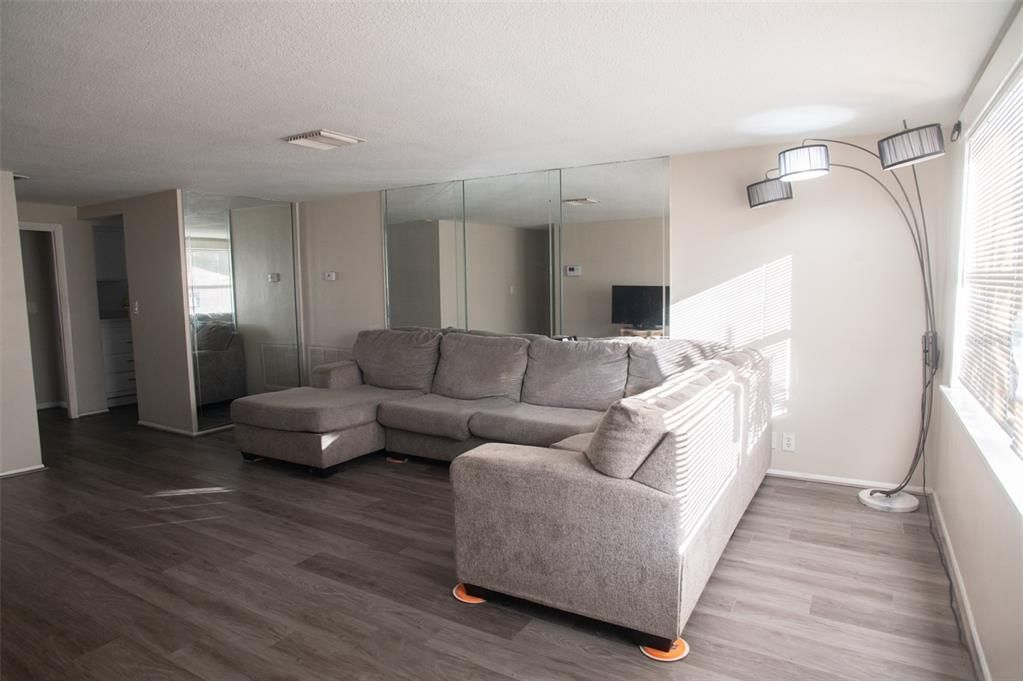 На продажу: $270,000 (3 спален, 1 ванн, 1569 Квадратных фут)