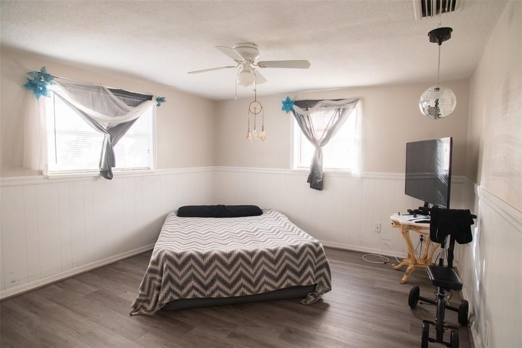 На продажу: $270,000 (3 спален, 1 ванн, 1569 Квадратных фут)