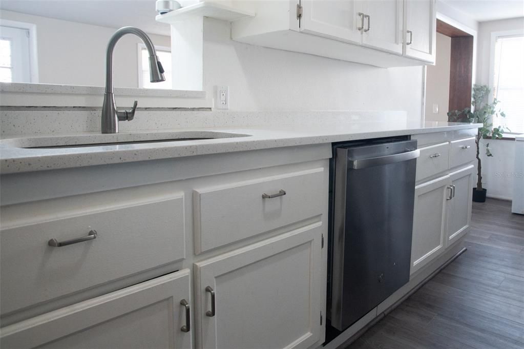 На продажу: $270,000 (3 спален, 1 ванн, 1569 Квадратных фут)