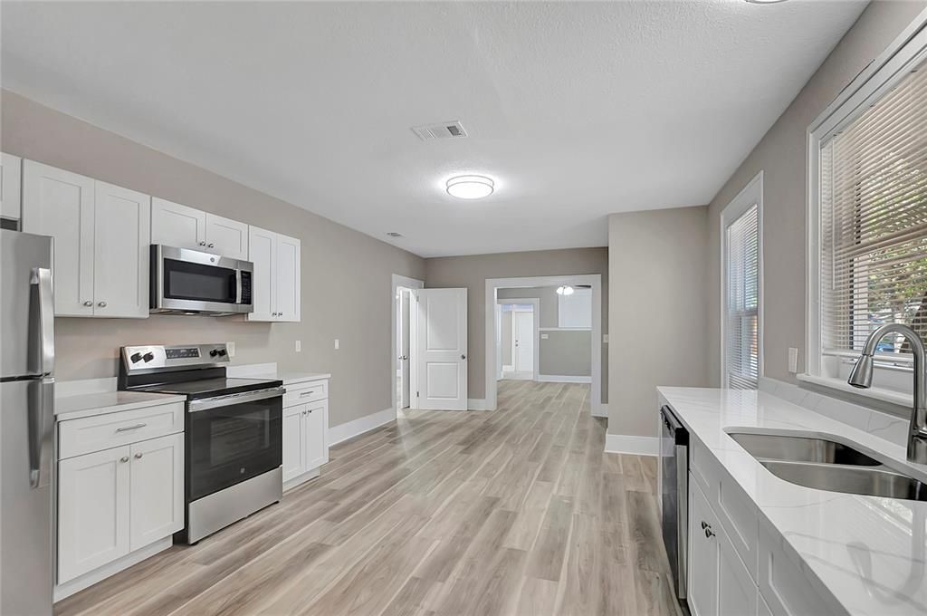 For Sale: $299,500 (3 beds, 2 baths, 1460 Square Feet)