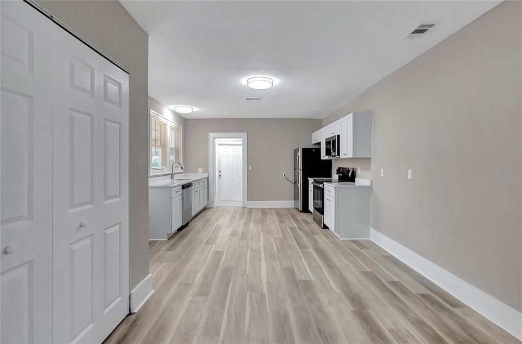 For Sale: $299,500 (3 beds, 2 baths, 1460 Square Feet)