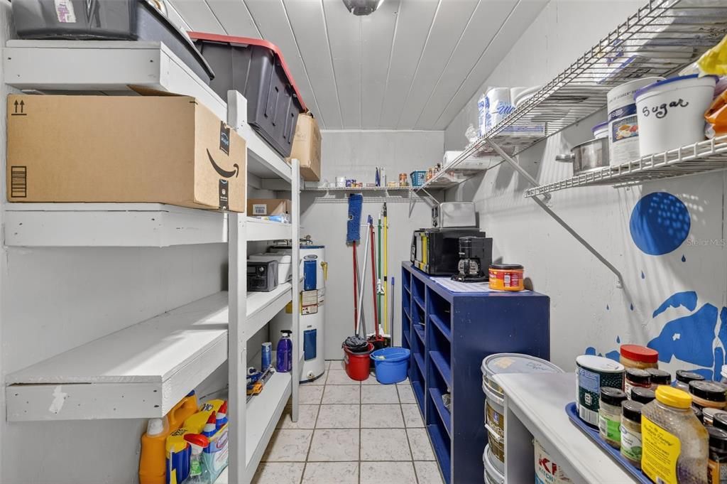 For Sale: $240,000 (2 beds, 1 baths, 828 Square Feet)