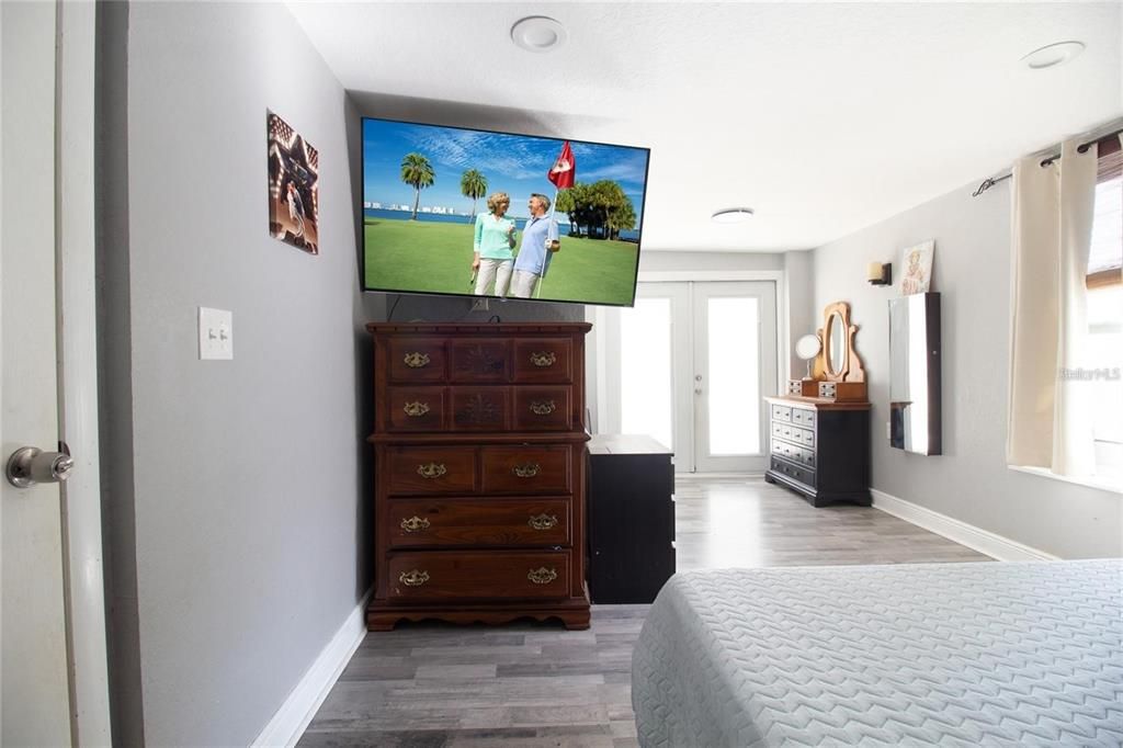 出租: $2,200 (3 贝兹, 1 浴室, 1281 平方英尺)