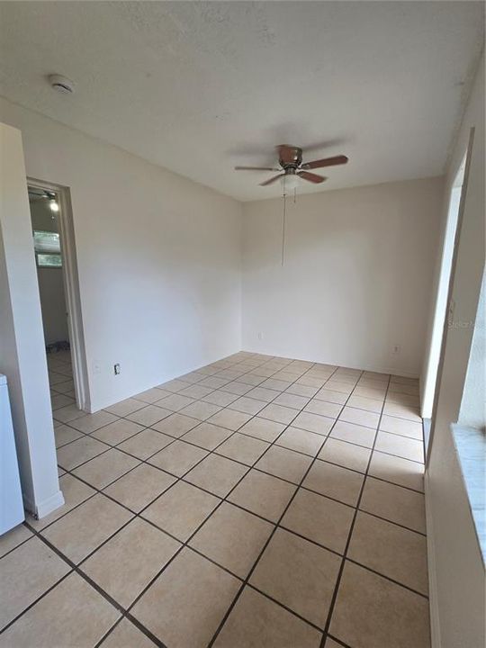 For Rent: $900 (1 beds, 1 baths, 400 Square Feet)