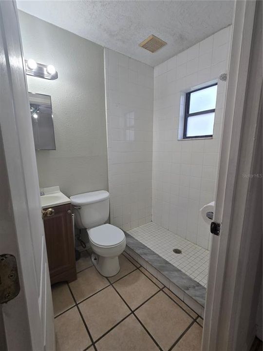 For Rent: $900 (1 beds, 1 baths, 400 Square Feet)