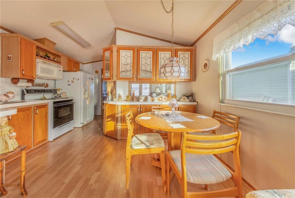 For Sale: $120,000 (2 beds, 2 baths, 546 Square Feet)