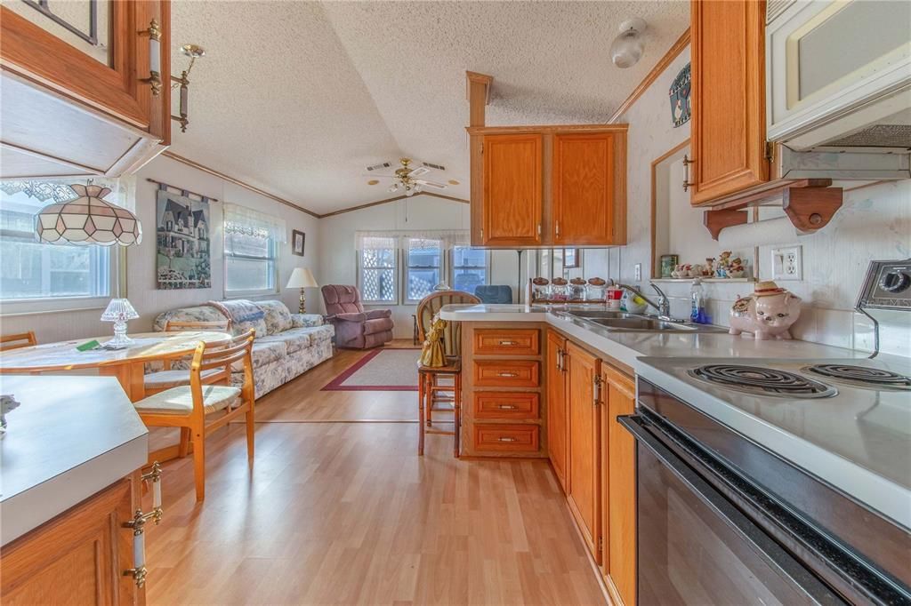 For Sale: $120,000 (2 beds, 2 baths, 546 Square Feet)