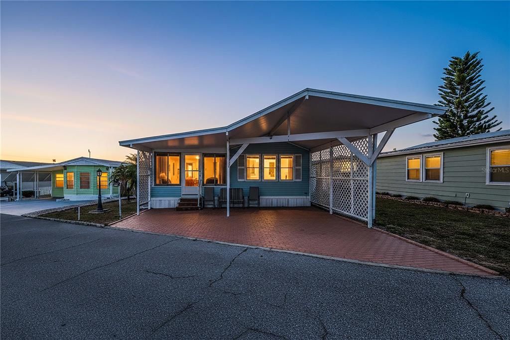 For Sale: $120,000 (2 beds, 2 baths, 546 Square Feet)