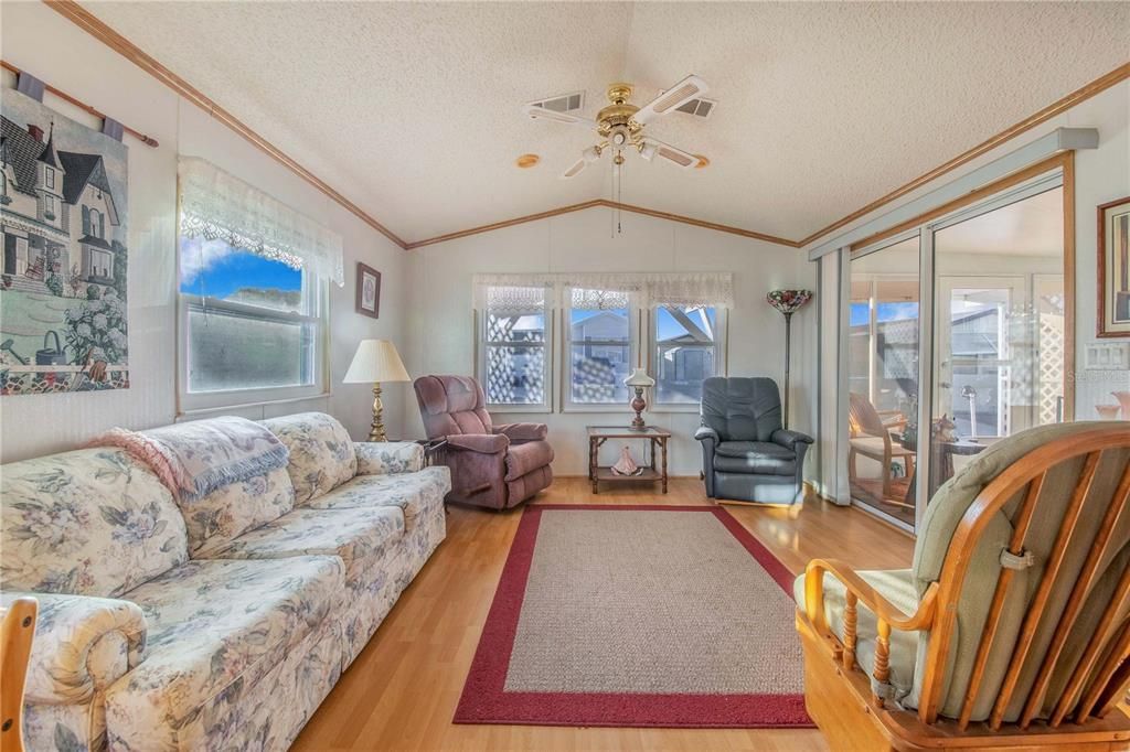 For Sale: $120,000 (2 beds, 2 baths, 546 Square Feet)