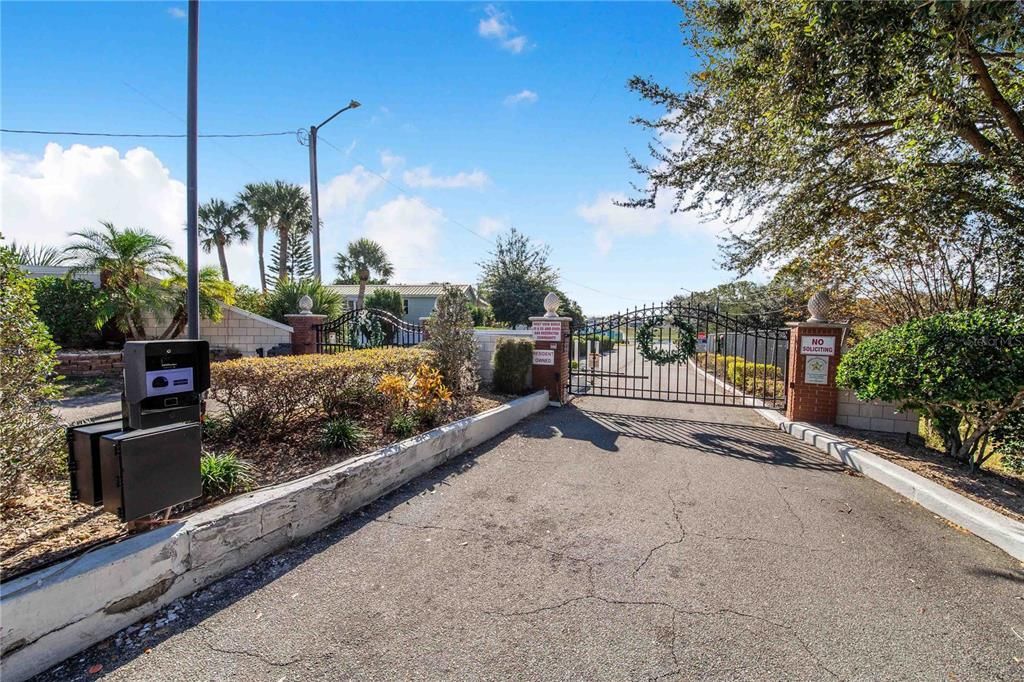 For Sale: $120,000 (2 beds, 2 baths, 546 Square Feet)