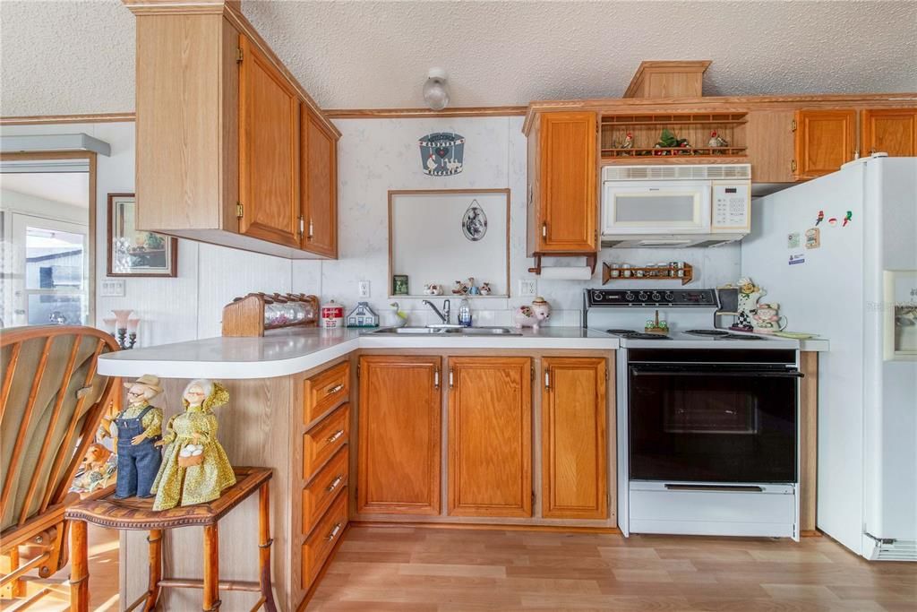 For Sale: $120,000 (2 beds, 2 baths, 546 Square Feet)