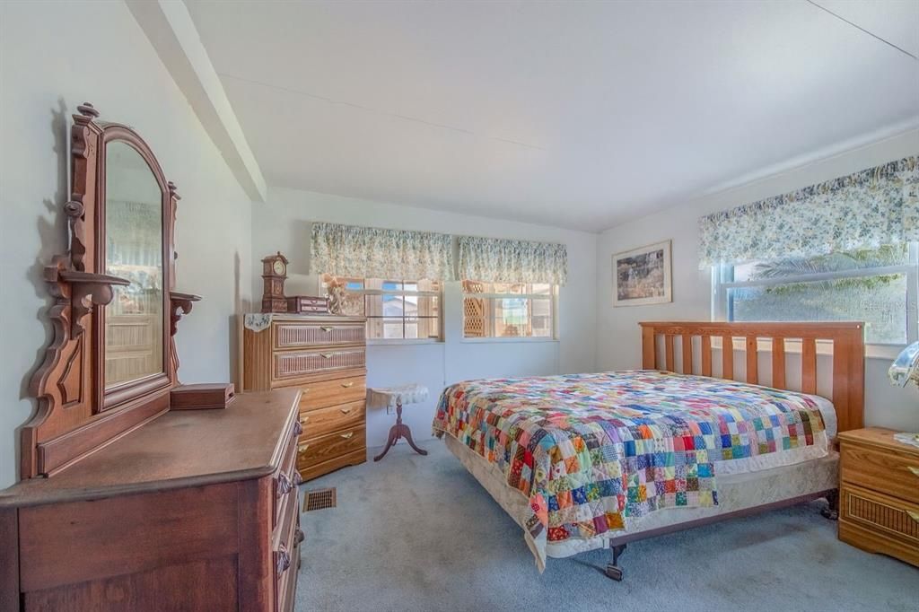 For Sale: $120,000 (2 beds, 2 baths, 546 Square Feet)