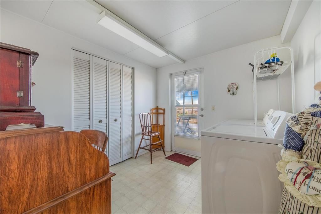 For Sale: $120,000 (2 beds, 2 baths, 546 Square Feet)