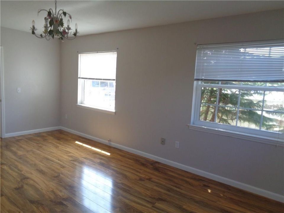 For Rent: $1,500 (3 beds, 2 baths, 1398 Square Feet)