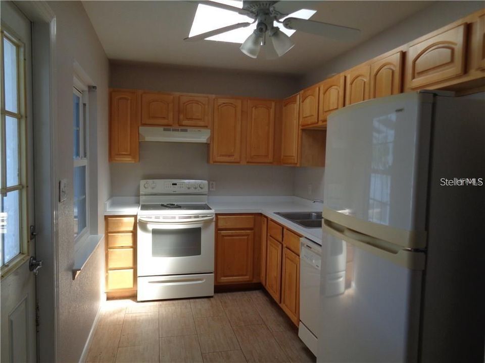 For Rent: $1,500 (3 beds, 2 baths, 1398 Square Feet)