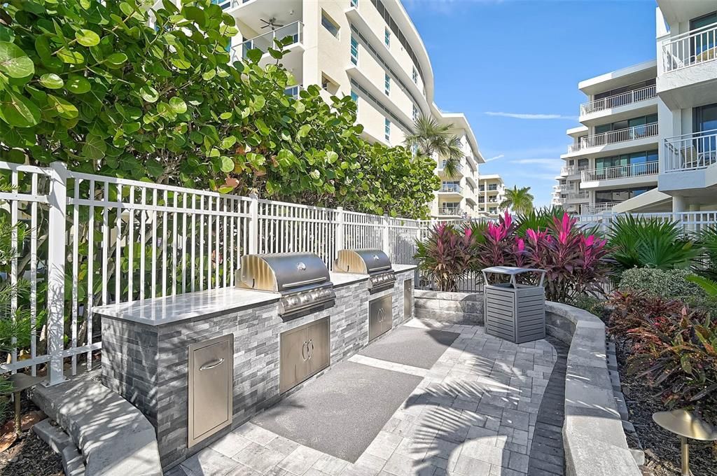 For Sale: $929,000 (2 beds, 2 baths, 1215 Square Feet)