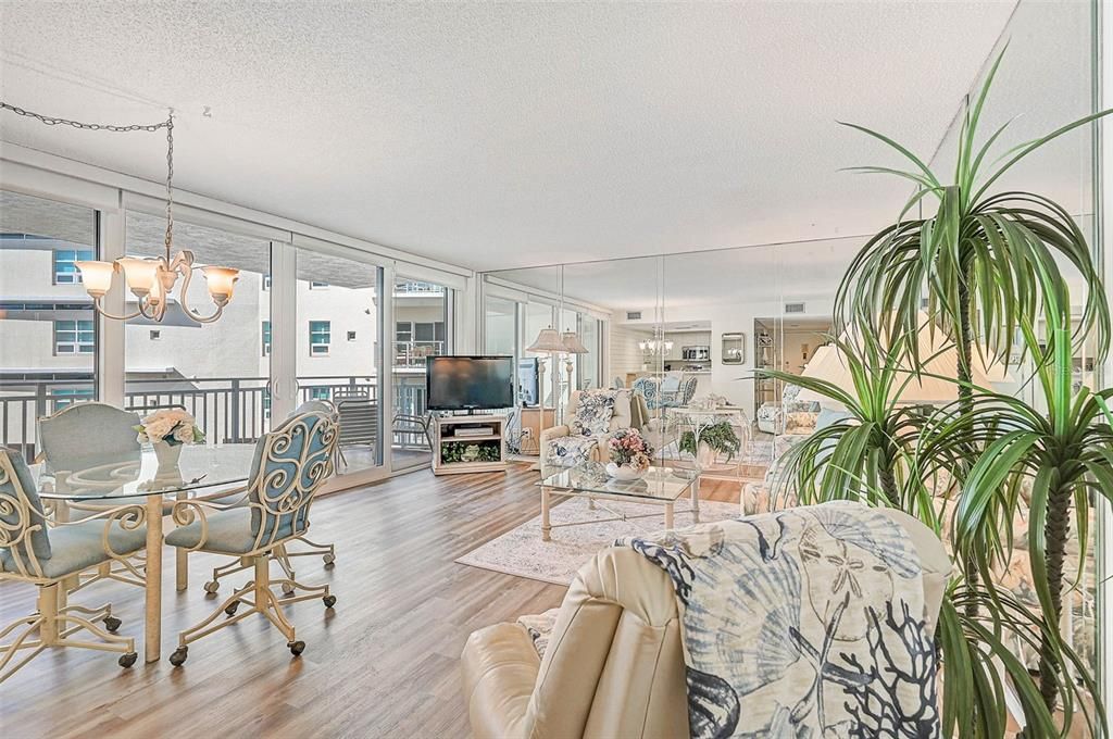 For Sale: $929,000 (2 beds, 2 baths, 1215 Square Feet)